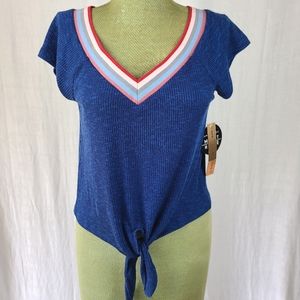 Amount Famous T-shirt Size XL